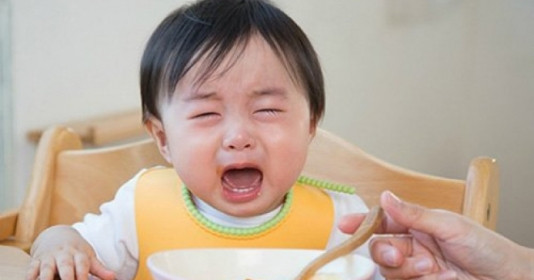5 sai lầm của mẹ khiến trẻ biếng ăn, chậm lớn 5 sai lầm của mẹ khiến trẻ biếng ăn, chậm lớn