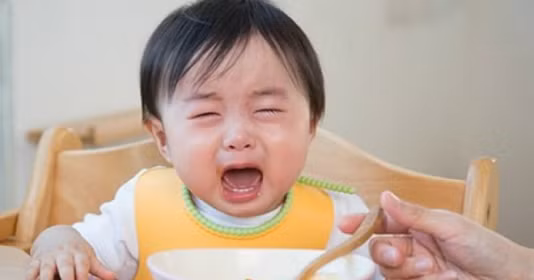 5 sai lầm của mẹ khiến trẻ biếng ăn, chậm lớn