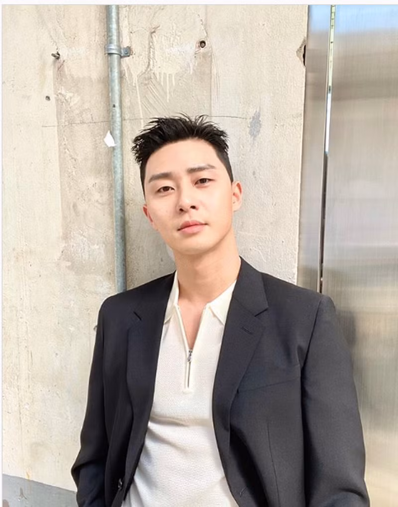 Tạm biệt mái ngố trong Tầng lớp Itaewon, Park Seo Joon khoe tóc cực "ngầu" ảnh 1