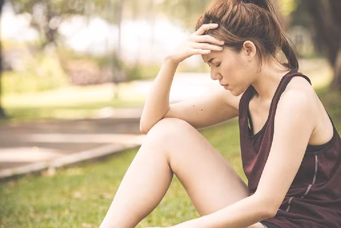 Uống nước nhiều đến mức nước tiểu trong suốt có tốt không? ảnh 1