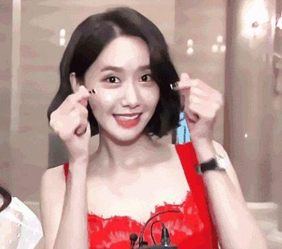 Thử ngay 8 kiểu tóc ngắn cực hợp giúp người có gương mặt tròn trở nên thanh thoát ảnh 1 Thử ngay 8 kiểu tóc ngắn cực hợp giúp người có gương mặt tròn trở nên thanh thoát ảnh 1
