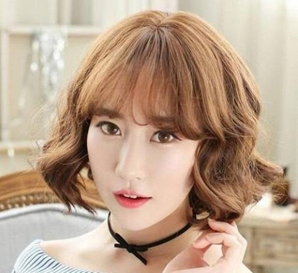Thử ngay 8 kiểu tóc ngắn cực hợp giúp người có gương mặt tròn trở nên thanh thoát ảnh 7 Thử ngay 8 kiểu tóc ngắn cực hợp giúp người có gương mặt tròn trở nên thanh thoát ảnh 7