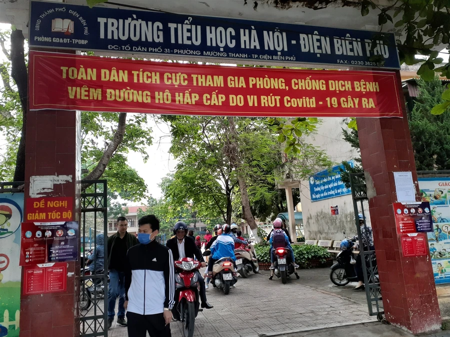 Điện Biên: Học sinh các cấp trở lại trường, khó khăn trong thực hiện "giãn cách"