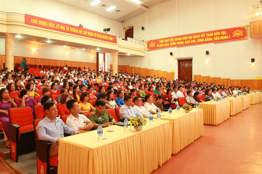 Thành phố Điện Biên Phủ vinh danh giáo viên, học sinh có thành tích xuất sắc ảnh 2