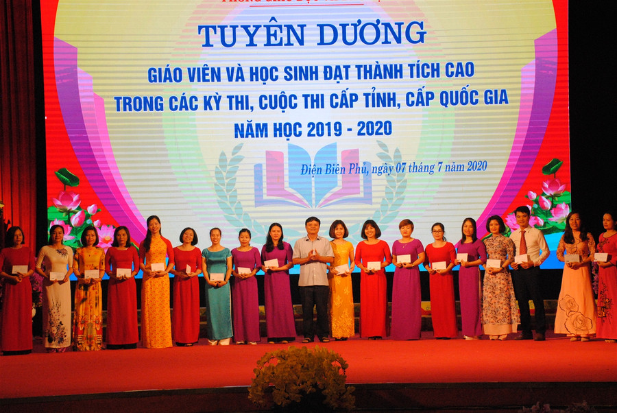 Thành phố Điện Biên Phủ vinh danh giáo viên, học sinh có thành tích xuất sắc ảnh 3