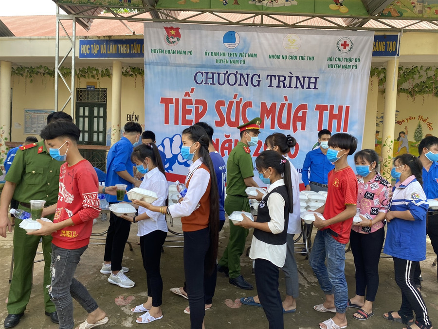 Hiệu ứng tích cực từ phong trào “Mỗi sinh viên hỗ trợ một thí sinh” ảnh 3 Hiệu ứng tích cực từ phong trào “Mỗi sinh viên hỗ trợ một thí sinh” ảnh 3
