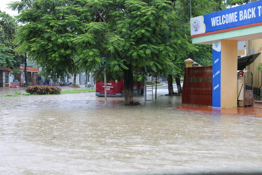 Cả thành phố Điện Biên Phủ “chìm” trong “biển nước" ảnh 2