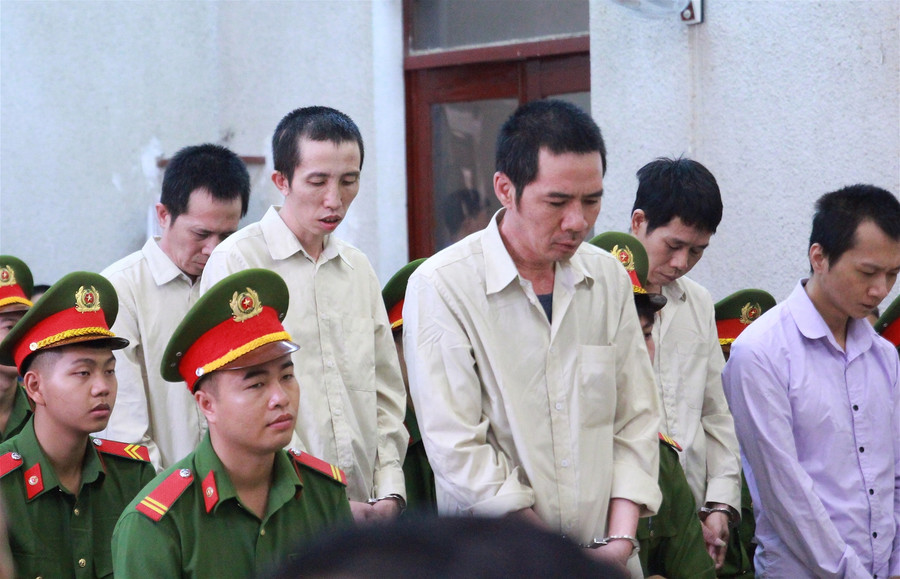 Vụ "nữ sinh giao gà" Cao Mỹ Duyên: 6/9 bị cáo lĩnh án tử hình Vụ "nữ sinh giao gà" Cao Mỹ Duyên: 6/9 bị cáo lĩnh án tử hình