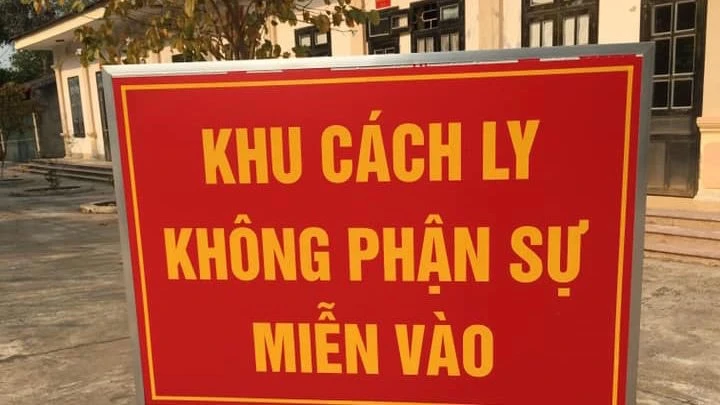 Điện Biên: Cách ly hai bố con một thầy giáo đi Đà Nẵng về có biểu hiện đau rát họng, tức ngực