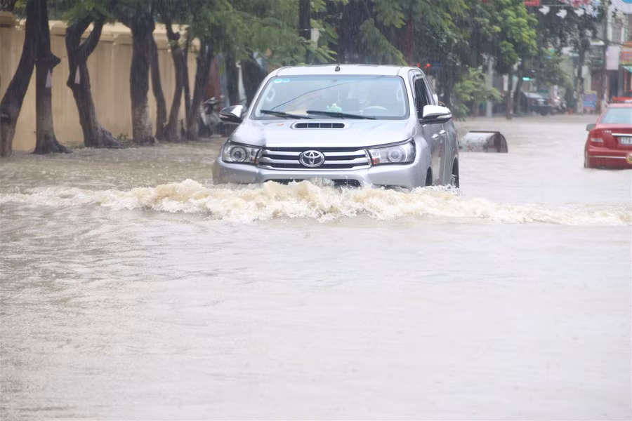 Cả thành phố Điện Biên Phủ “chìm” trong “biển nước" ảnh 3