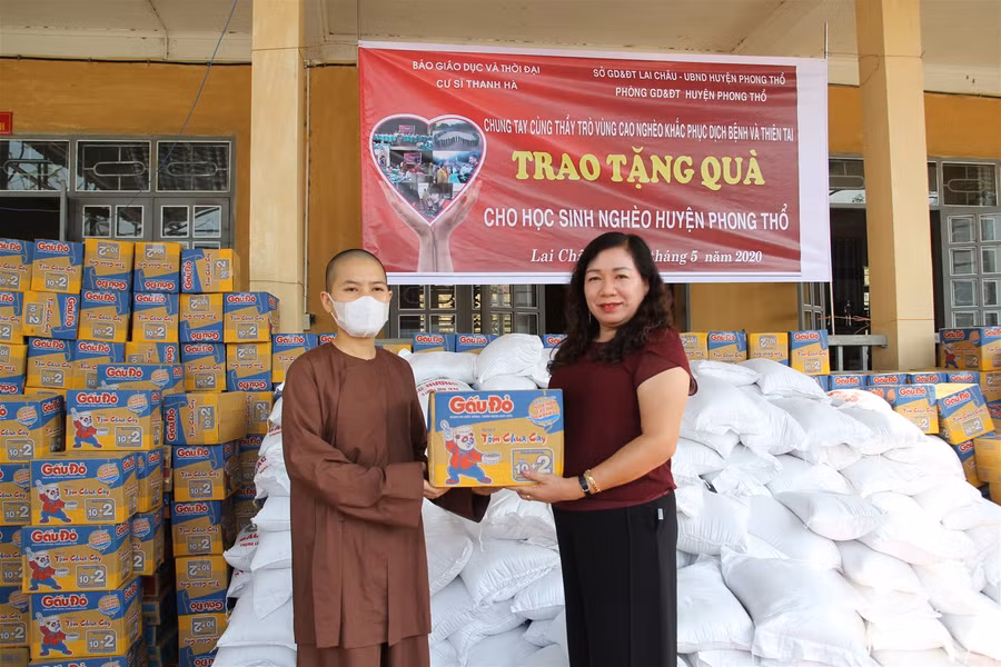 Trao tặng hơn 300 suất quà cho học sinh nghèo tỉnh Lai Châu ảnh 2