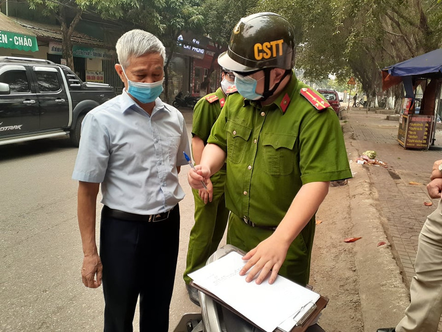 Điện Biên: Nhiều hộ kinh doanh thiếu ý thức chấp hành "cách ly toàn xã hội" ảnh 8