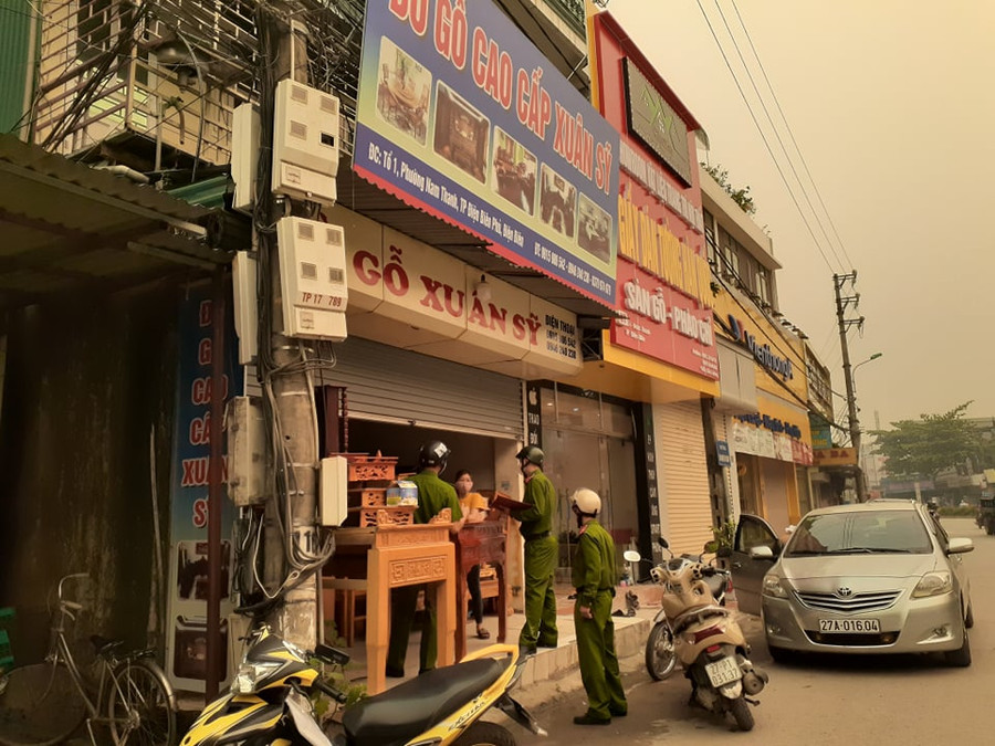 Điện Biên: Nhiều hộ kinh doanh thiếu ý thức chấp hành "cách ly toàn xã hội" ảnh 6