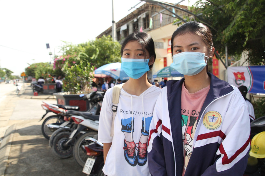 Điện Biên: Thí sinh tươi tắn rời trường thi sau bài thi môn Địa lý ảnh 4