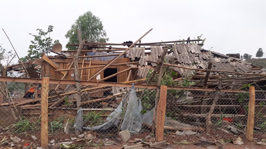 Điện Biên: Nhiều công trình lớp học tốc mái do dông lốc ảnh 3