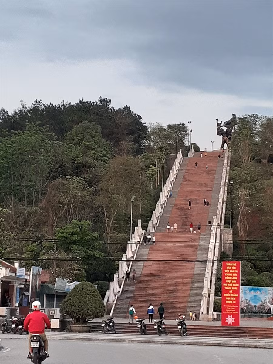 Điện Biên: Nhiều người chủ quan dù chưa hết thời gian cách ly toàn xã hội ảnh 6