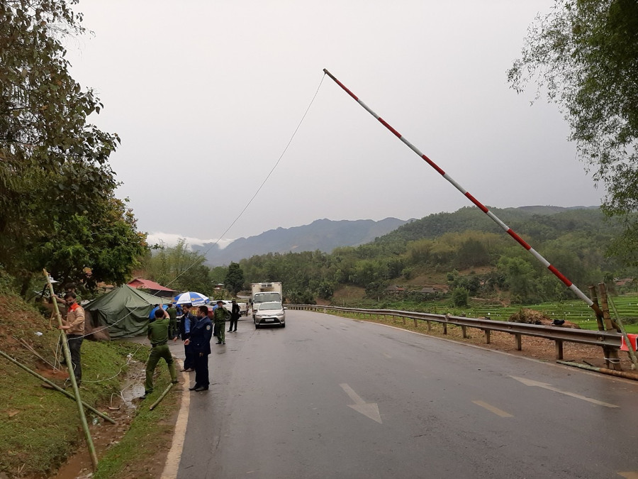 Điện Biên: Thành lập 2 chốt kiểm dịch tại cầu Hang Tôm và Đèo Pha Đin ảnh 1