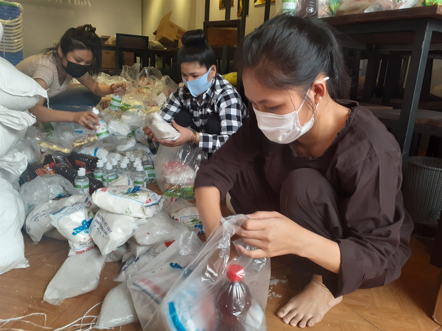 Báo GD&TĐ chuyển tặng 200 suất quà cho học sinh nghèo, biên giới tỉnh Điện Biên ảnh 4 Báo GD&TĐ chuyển tặng 200 suất quà cho học sinh nghèo, biên giới tỉnh Điện Biên ảnh 4