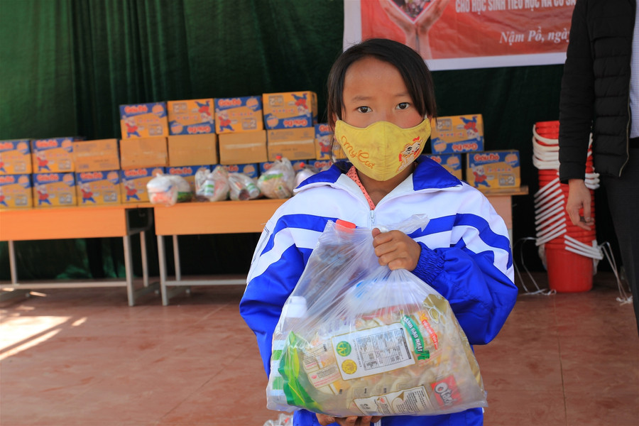 Báo GD&TĐ chuyển tặng 200 suất quà cho học sinh nghèo, biên giới tỉnh Điện Biên ảnh 9