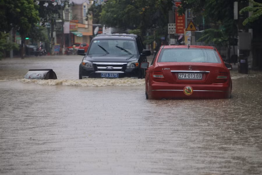 Cả thành phố Điện Biên Phủ “chìm” trong “biển nước"