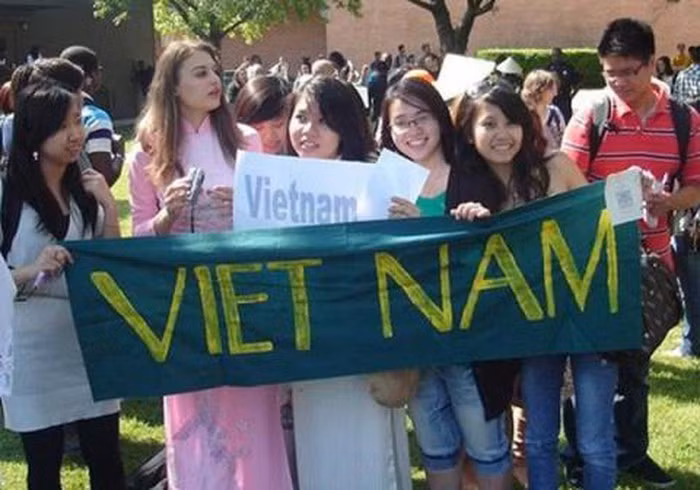 Trường học trong nước sẵn sàng đón du học sinh trở về học tập