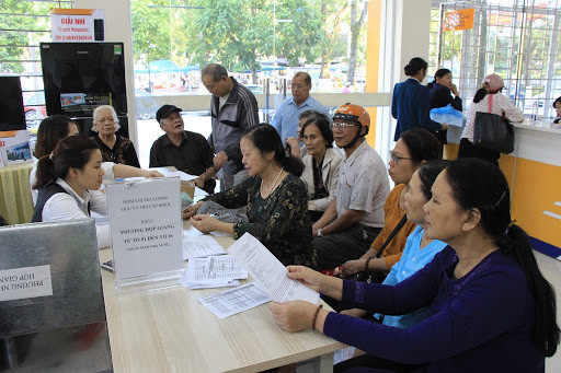 Phòng dịch Covid-19: Người cao tuổi được nhận lương hưu tại nhà