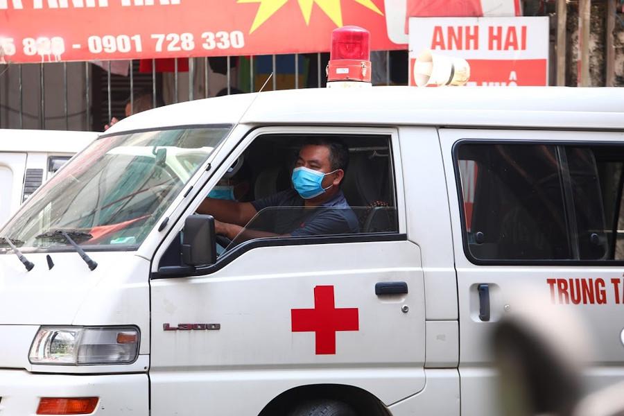 Chùm ảnh Hà Nội phong tỏa đoạn ngõ và nhà hàng pizza liên quan ca nghi nhiễm COVID-19 ảnh 6