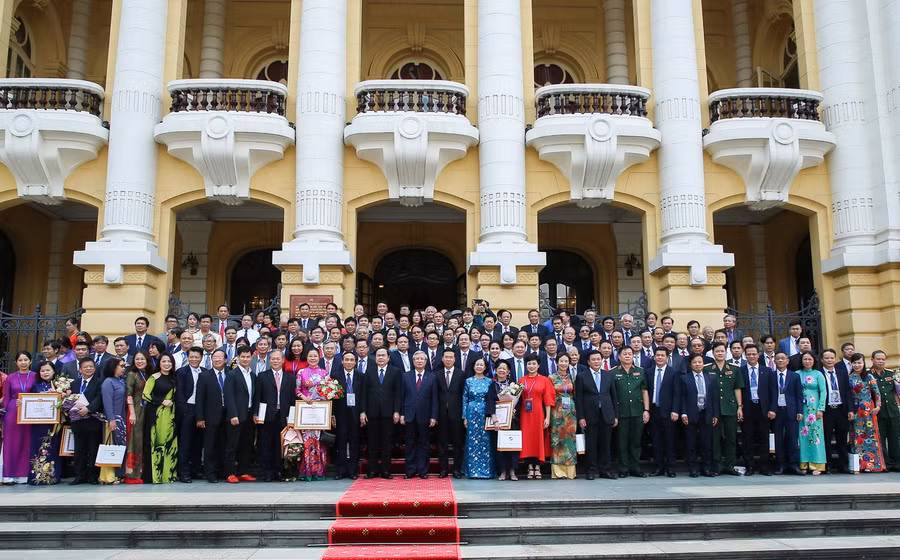 Phát triển đội ngũ trí thức, nhà khoa học, văn nghệ sỹ là nhiệm vụ chiến lược của Đảng ảnh 3