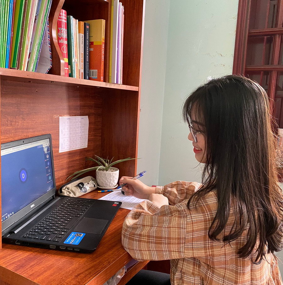 Nhật ký của sinh viên khi học trực tuyến tại nhà ảnh 10 Nhật ký của sinh viên khi học trực tuyến tại nhà ảnh 10
