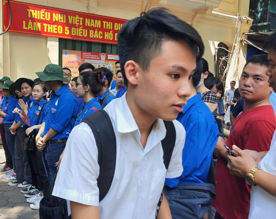 Học sinh thích thú với đề thi Ngữ văn vào lớp 10 Hà Nội ảnh 1 Học sinh thích thú với đề thi Ngữ văn vào lớp 10 Hà Nội ảnh 1