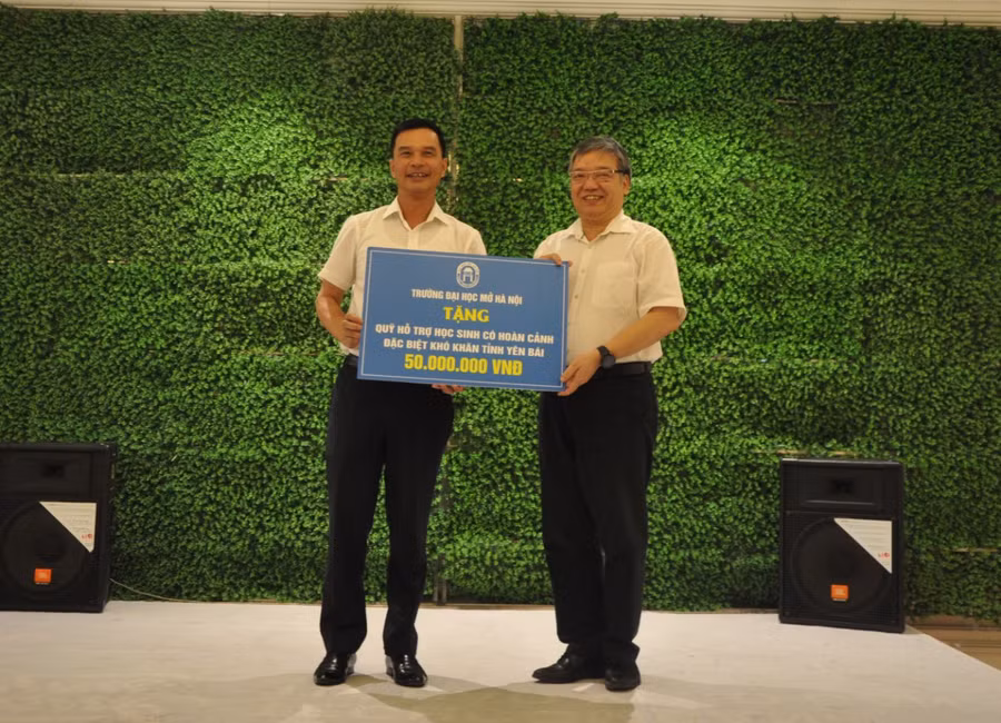 Giảng viên hồ hởi lên đường làm nhiệm vụ thanh, kiểm tra thi tốt nghiệp THPT ảnh 4