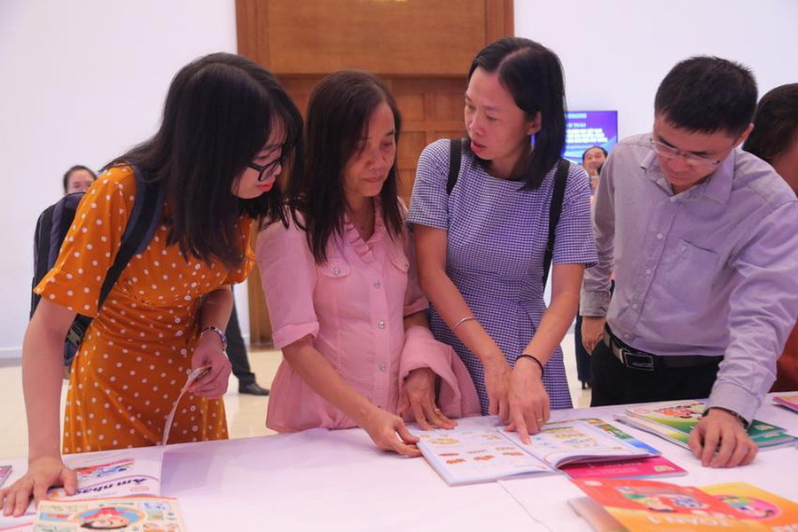 Nghị quyết Kỳ họp thứ 9 quyết nghị nội dung liên quan đến sách giáo khoa