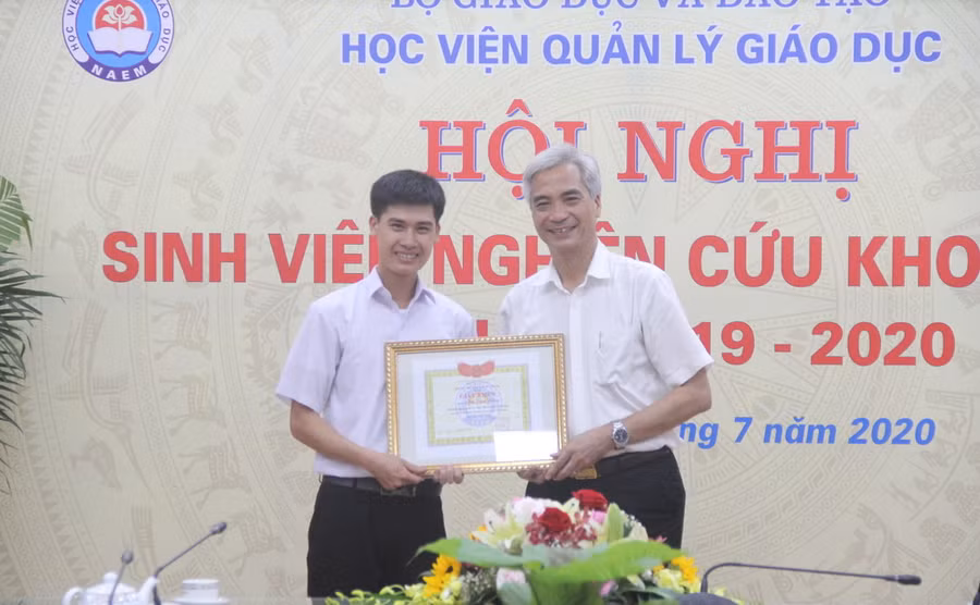 Đẩy mạnh hoạt động nghiên cứu khoa học trong sinh viên Học viện Quản lý Giáo dục
