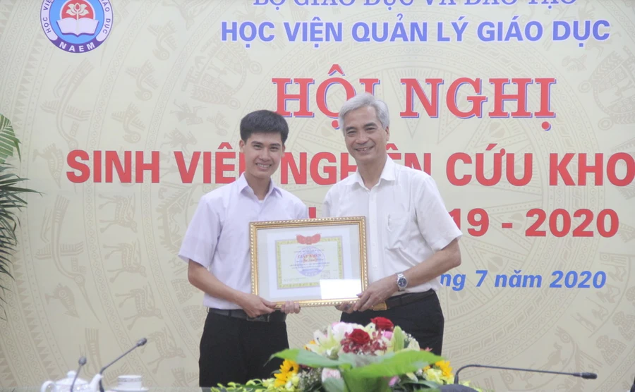 Đẩy mạnh hoạt động nghiên cứu khoa học trong sinh viên Học viện Quản lý Giáo dục