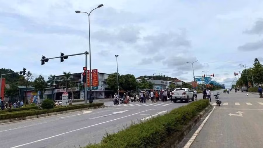 Nữ cán bộ Thanh tra Lào Cai lái xe vượt đèn đỏ đâm chết người đã bị khởi tố ảnh 1