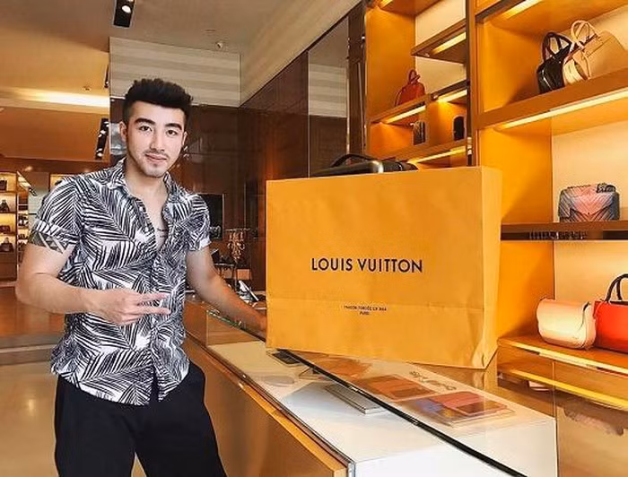 Lục Triều Vỹ thổi giá, gắn mác gái mại dâm khiến nhiều đại gia ăn “quả đắng” ảnh 1