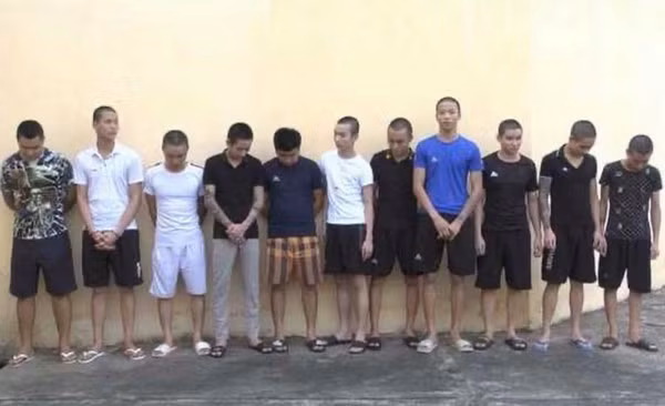 Hàng chục thanh niên hỗn chiến dao kiếm, cư dân náo loạn ảnh 1