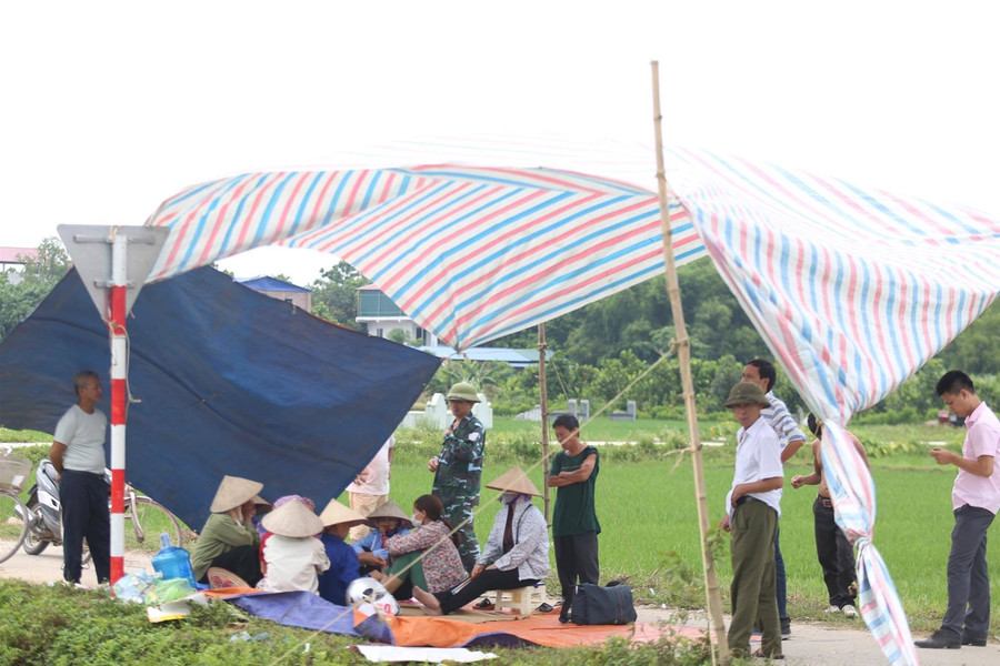 Chậm giải quyết đền bù cho người dân bãi rác Nam Sơn, Hà Nội còn "ngập" rác?