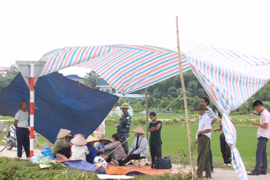 Chậm giải quyết đền bù cho người dân bãi rác Nam Sơn, Hà Nội còn "ngập" rác?