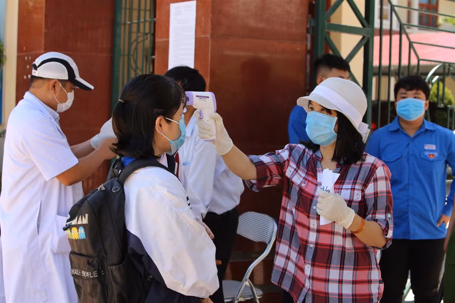 Cảm xúc đọng lại một kỳ thi đặc biệt: Vừa thi vừa chống dịch ảnh 3