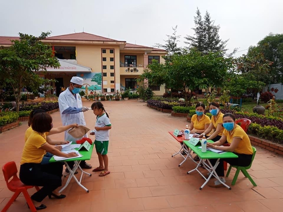 Quảng Bình: Cẩn trọng khi học sinh trở lại trường ảnh 4