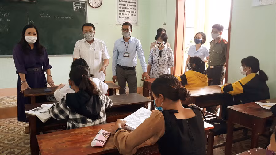 Quảng Trị: Phong toả nhiều khu vực sau khi có ca nhiễm Covid – 19 ảnh 2