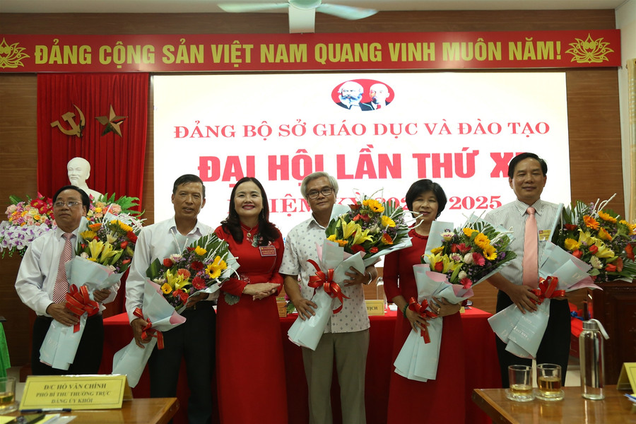Đảng bộ Sở GD&ĐT tỉnh Quảng Trị: Phát huy tinh thần đoàn kết, dân chủ, trách nhiệm ảnh 3 Đảng bộ Sở GD&ĐT tỉnh Quảng Trị: Phát huy tinh thần đoàn kết, dân chủ, trách nhiệm ảnh 3