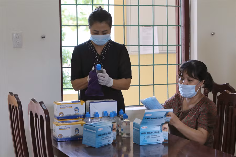 Cảm xúc đọng lại một kỳ thi đặc biệt: Vừa thi vừa chống dịch ảnh 1