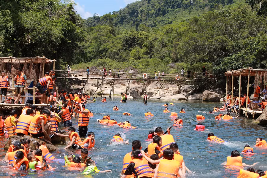 Quảng Bình: Nhiều điểm du lịch "quá tải" vào cuối tuần ảnh 1
