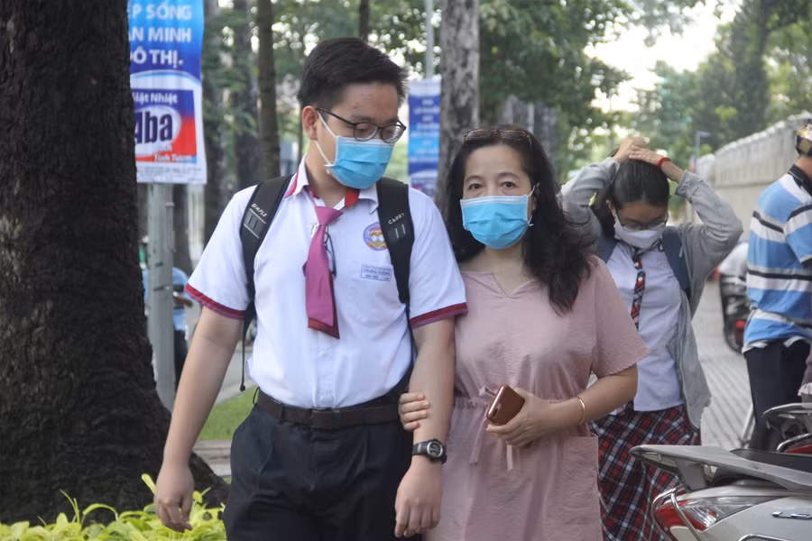 TP.HCM: Phụ huynh an tâm về công tác tổ chức kỳ thi tốt nghiệp THPT ảnh 1