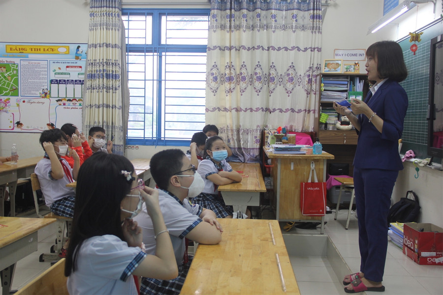 Thầy cô hóa nhân vật hoạt hình đón học sinh tiểu học trở lại trường ảnh 7