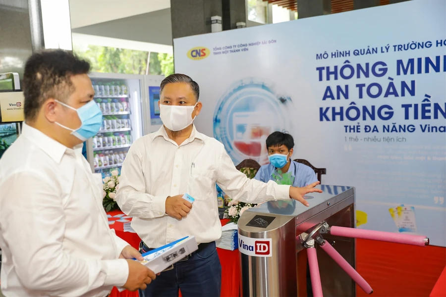 TP.HCM: Sẽ thu học phí không dùng tiền mặt ở 70% trường học