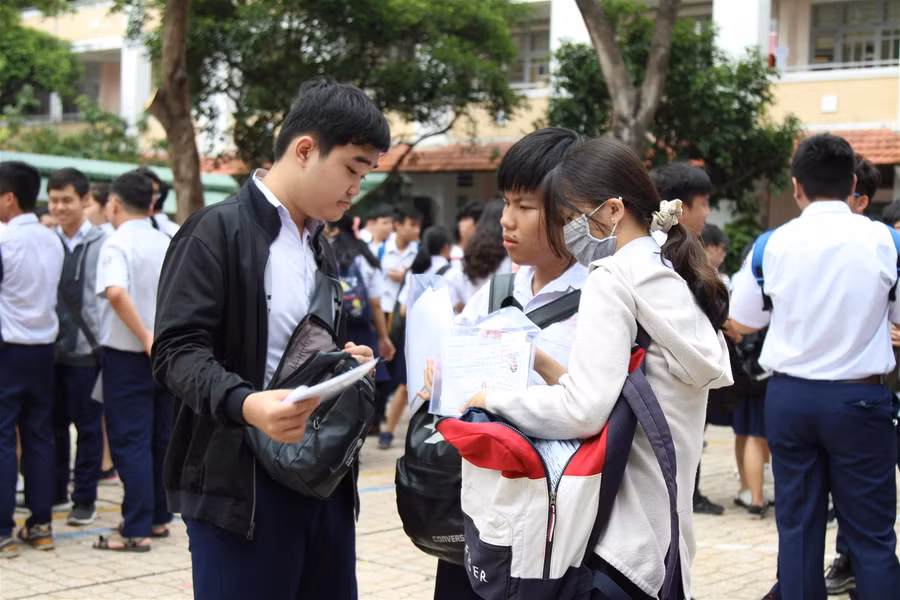TP.HCM: Hơn 82.000 thí sinh làm thủ tục dự thi vào lớp 10 ảnh 1