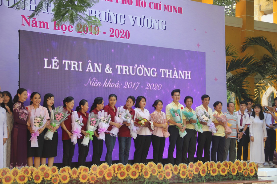 Đi qua từng cung bậc cảm xúc trong ngày chia tay tuổi học trò ảnh 2